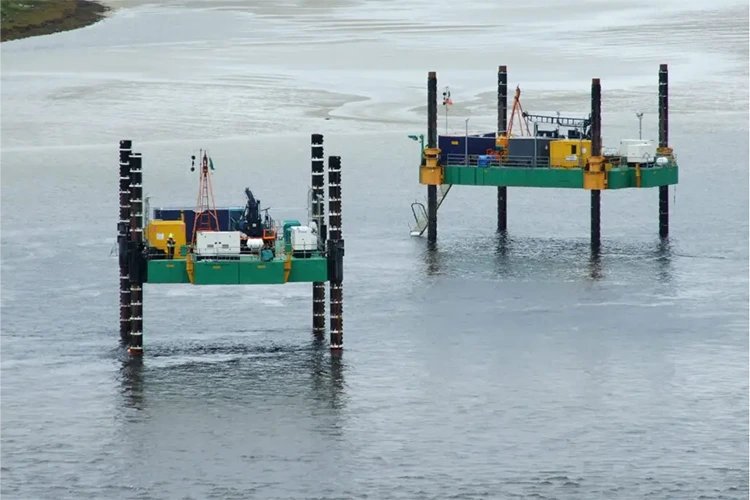 منصة الرفع الذاتي للاستكشاف الجيولوجي