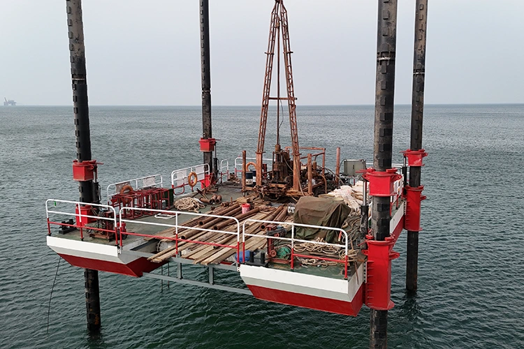 منصة الرفع الذاتي للصيانة