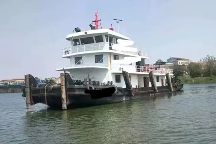 القاطرة العمودية للمروحة الصارمة